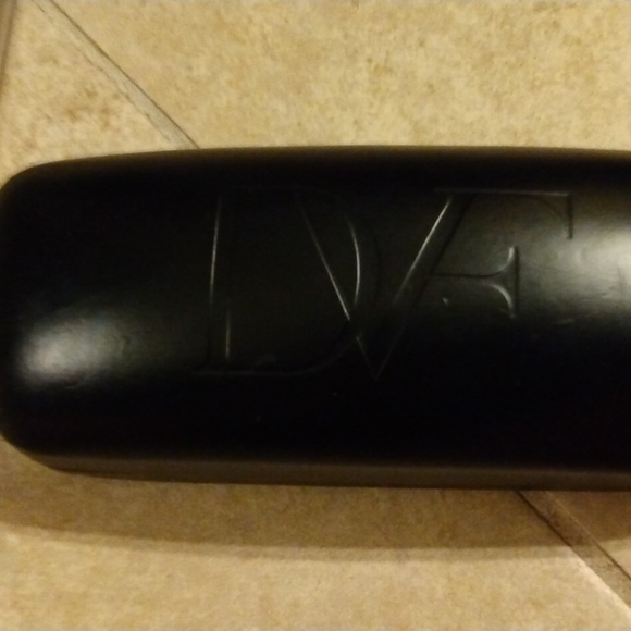 Diane VonFurstenberg Glass case - Picture 2 of 13